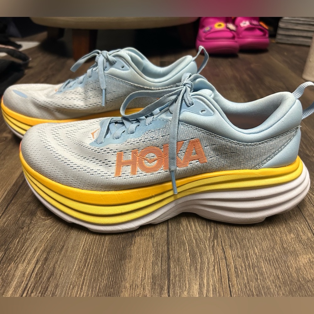 Hoka Bondi 8 in blue/yellow